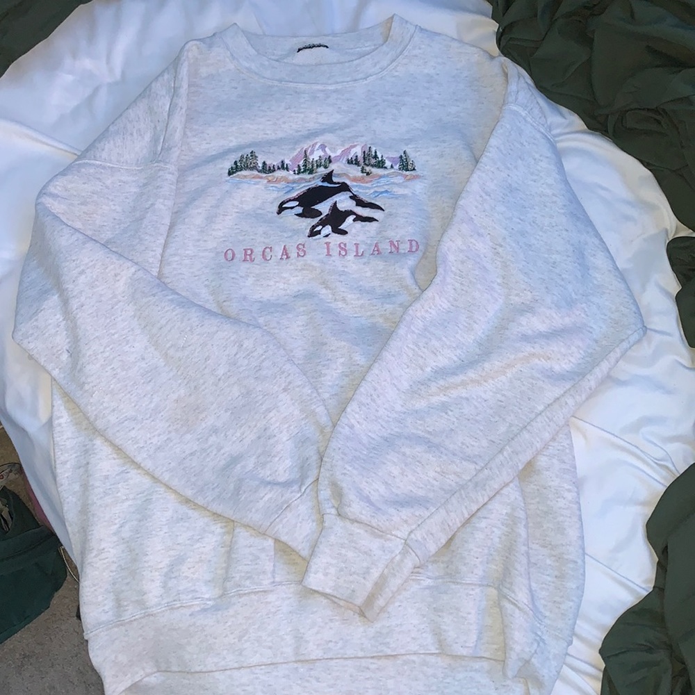 Gray graphic sweatshirt